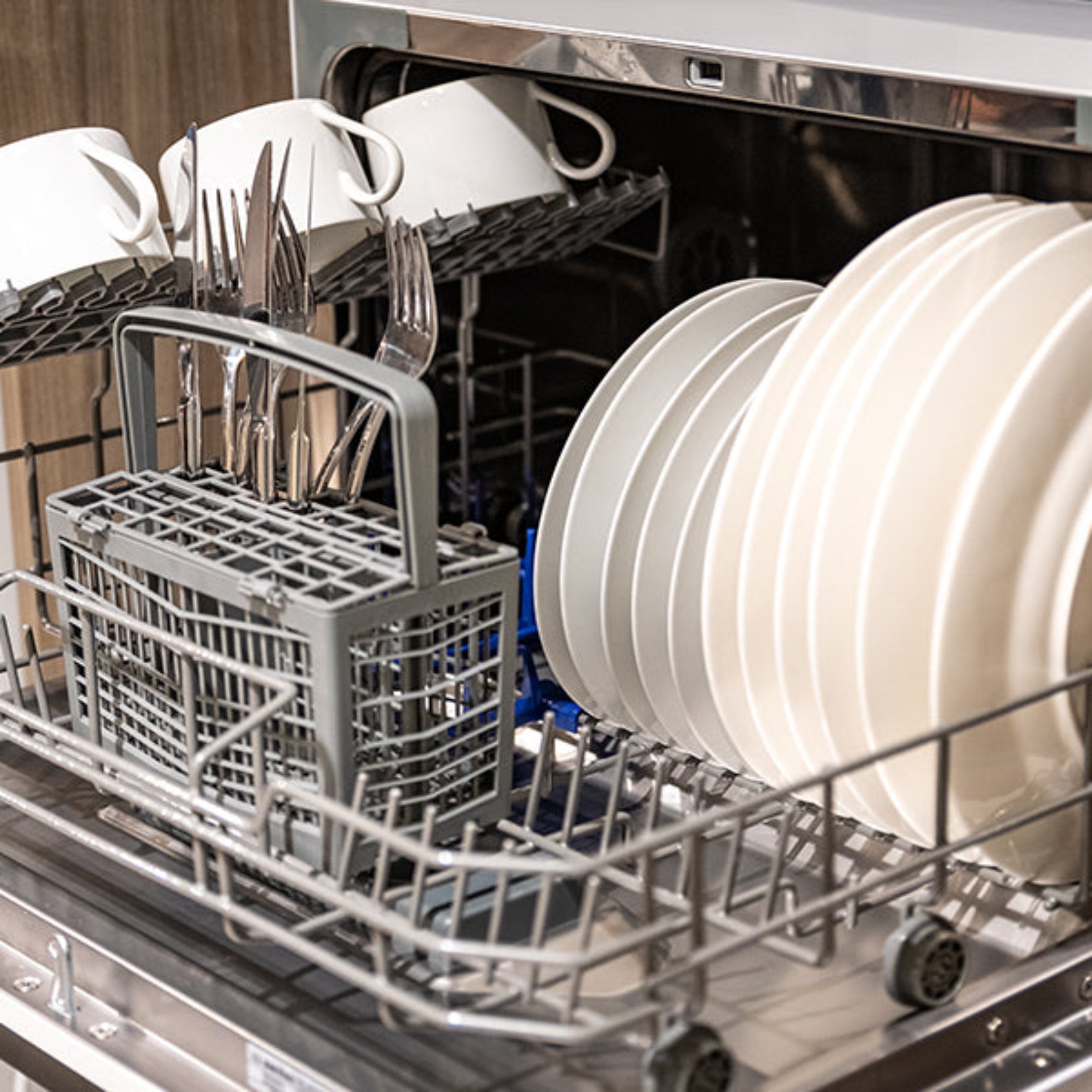 Swiss 6 Place Setting Dishwasher White DW3202A-W-2