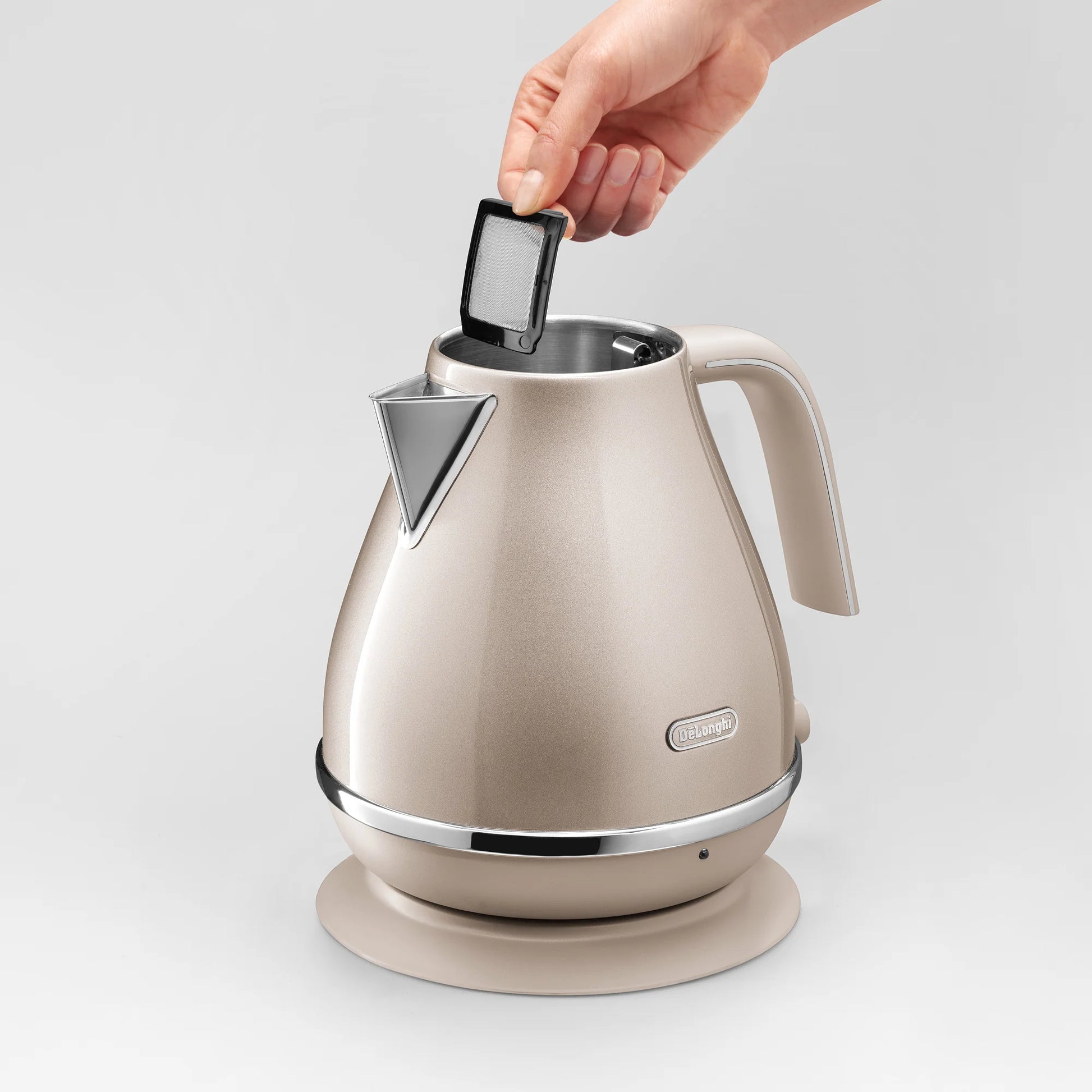 DeLonghi 1.7L Icona Metallics Kettle Beige KBOT3001.BG-4