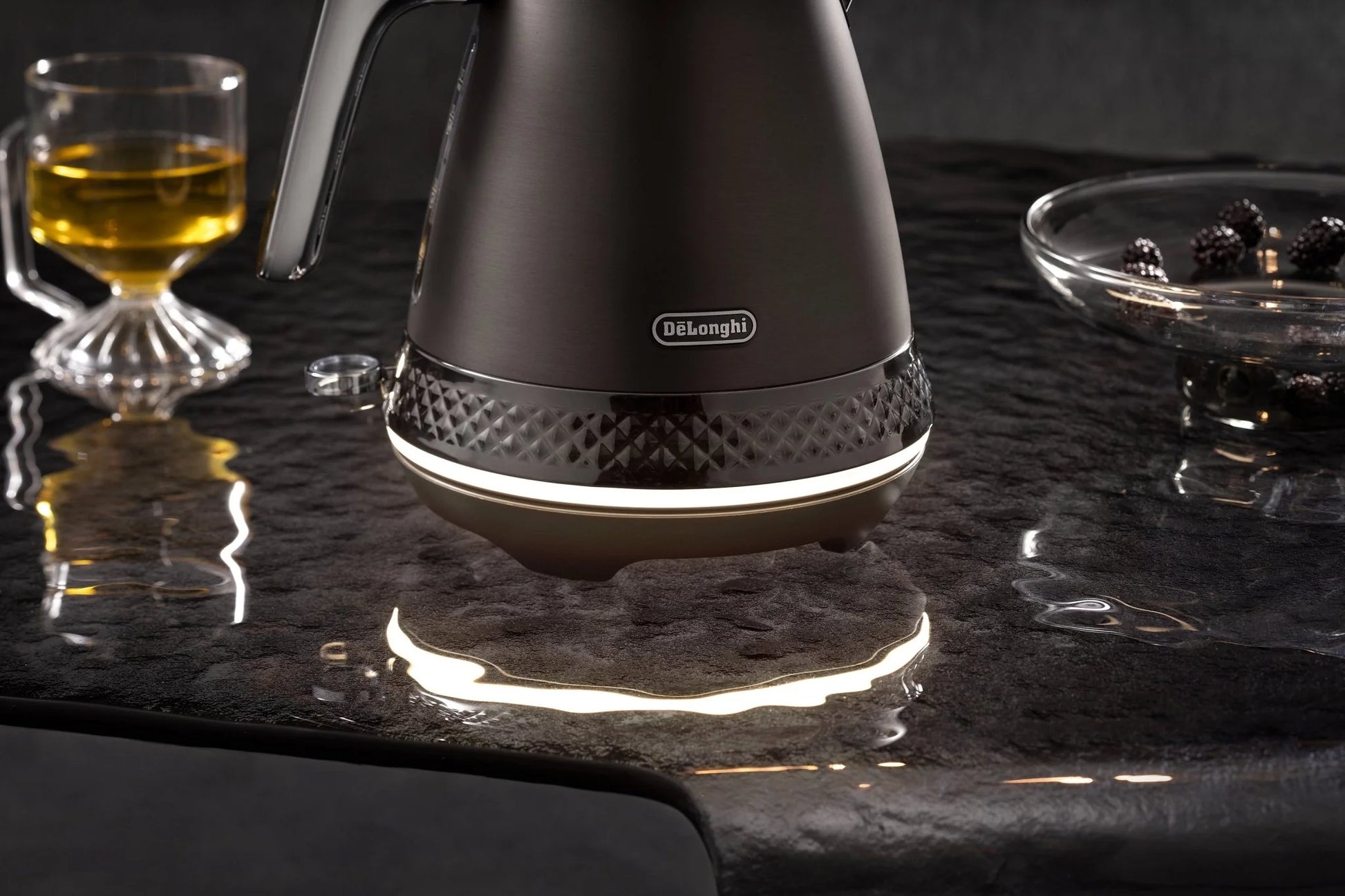 Delonghi Diadema Cordless Kettle 1,7L Black KBV3001.BK-7