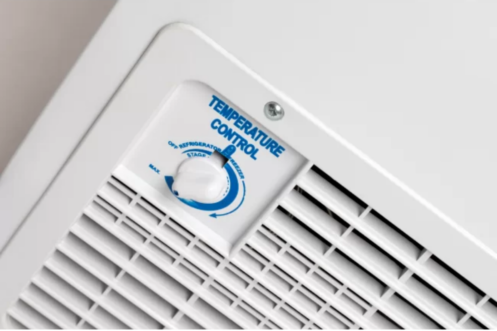 Univa 194L Chest Freezer White UC210W-1-4